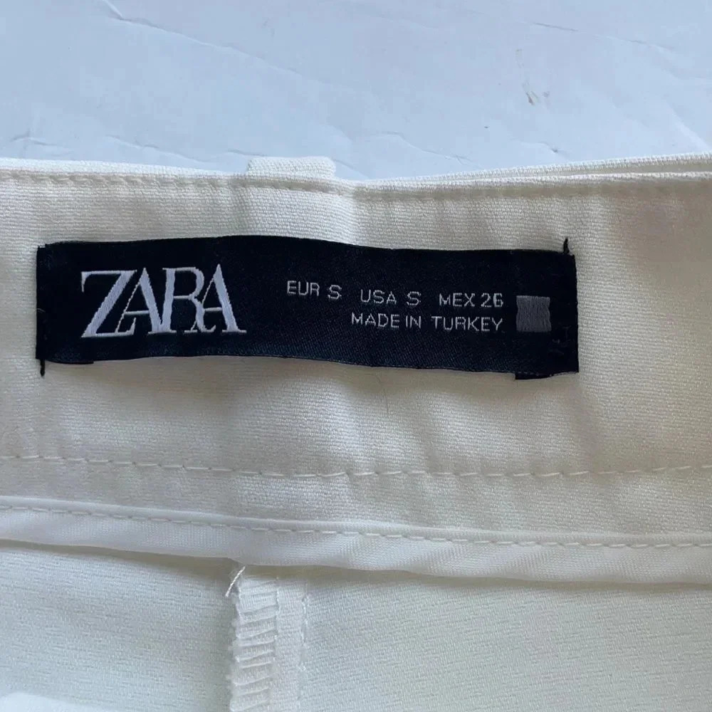 Zara High Rise shorts Cream Gold Buttons Front Seam Pleated Size S - Picture 3 of 9